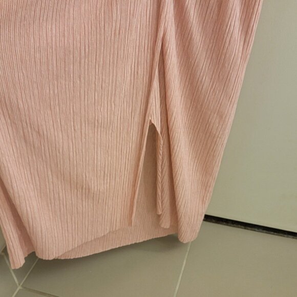 All In Favor Dolman Plissé Midi Dress w Center Twist Knot Deep V Neckline - Picture 10 of 15